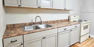 2 bedroom | 1 bathroom | Entire HOME- Freshly painted! Gallery 41