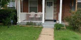 Charming 2BD/1BA Townhome with Parking Pad in Parkville, MD! Gallery 1
