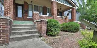 4 Bedroom North Campus Newly Remodeled House with 2 Decks and Patio Gallery 9