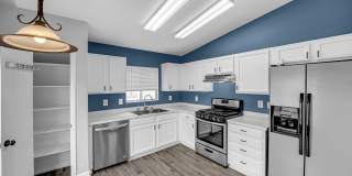 Charming 2 bedroom 2 bathroom townhome Gallery 8