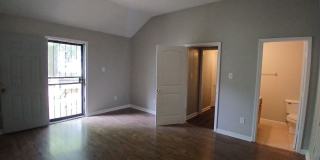 Newly Refreshed 3 bedroom 2 bath Duplex - Open To Section 8 Gallery 13