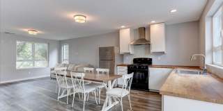 Smashing CU Campus 3bed/2bath/Top Floor Unit Gallery 1