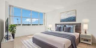 Grand Island Square - 3 Miles to Aventura Mall Gallery 63
