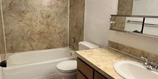 4Plex 2bed x 1.5bath unit in Seattle, minutes away from major highways. Gallery 7
