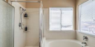 1918 Pintura Circle Gallery 20