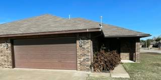 3BR 2BA Duplex with 2 Car garage Gallery 1