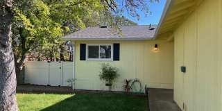 3 Bedroom Home With Large Backyard on West Side Gallery 19