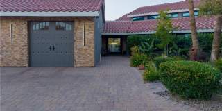 300 E Lacy Lane Gallery 4
