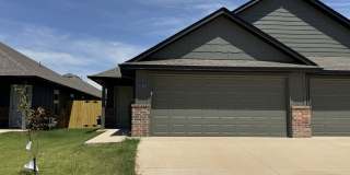 Brand New Stunning and Spacious 3 Bedroom 2 Bath Duplex in Mustang Schools Brand New Stunning and Spacious 3 Bedroom 2 Bath Duplex in Mustang Schools Gallery 1