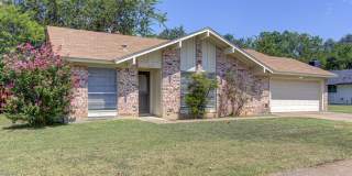 Charming 3 Bed / 2 Bath Home in a Prime Northwest Austin Location! Gallery 1