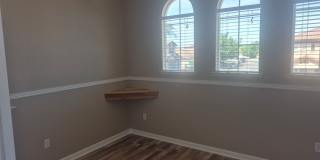 Beautiful 4 Bedroom 2.5 Bath with loft Gallery 22