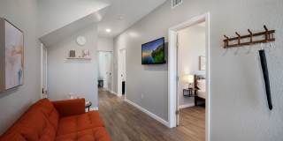 Prime Location! Beautifully Updated 3-Bedroom Duplex Near The Pearl & Downtown Gallery 5