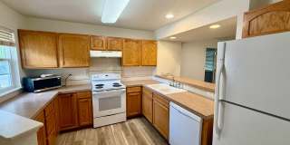 Prime Fort Collins Living: Modern 3-BR Townhome Near CSU & Trails – Move-In Ready! Gallery 1