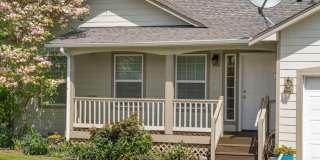 Spacious 3-Bedroom Home in Desirable Tumwater Hill Gallery 1