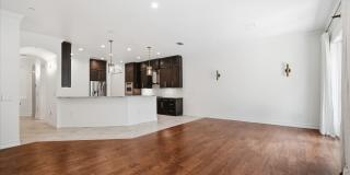 Luxury Townhome with 2 Car-Garage (Partial Utilities Included) Gallery 9