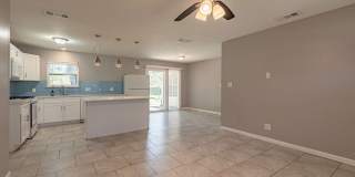 Beautiful 3 bedroom, 2 bathroom home in North Lamar!!! Gallery 5
