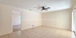 GULF GATE SARASOTA! OUTSTANDING 3 BEDROOM/2 BATH HOME WITH EXTRA LARGE YARD! Gallery 6