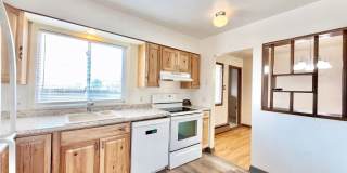 3 Bedroom Home with Mountain Views! 3 Bedroom Home with Mountain Views! Gallery 1