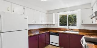 Gladstone 3BD/2BA Home with Large Yard, Shop, & 2 Car Garage Gallery 15