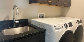 Luxury Living In Midtown - 3bed 2.5bath Townhome Gallery 9
