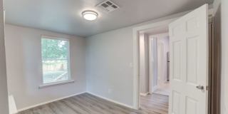 2607 East 10th Street Gallery 22