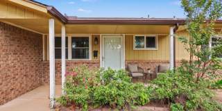 Adorable 3 bed, 1.5 bath in Yukon Gallery 1