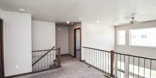 Stylish Townhome in Harrisburg School District – Open Floor Plan & Loft! Gallery 25