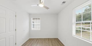Room in 3 Bedroom Home at Lincoln St SW Gallery 19
