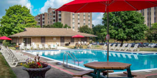 Laurel Village Apartments Gallery 13