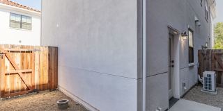 The Angelino Gallery 28