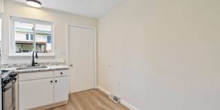 Newly renovated 2 Bed, 1 Bath w/ Bonus Room, Central AC, Laundry - Available September 5th! Gallery 12