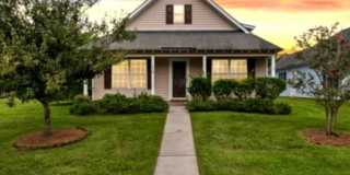 Spacious 4BR Home w/ Private Upstairs Suite in Southside Savannah Gallery 1