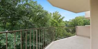 UNIQUE ONE BEDROOM AND DEN CONDO IS NOW AVAILABLE IN THE HIGHLY DESIREABLE PARKSIDE PLAZA CONDOMINIUM Gallery 31