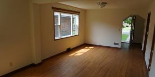 4 bedroom 1 1/2 bath single family house with yard. Gallery 10