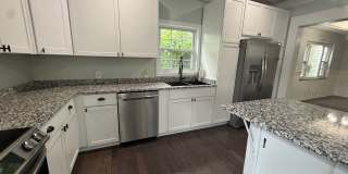 Spacious 5 bedroom 3 bathroom home Gallery 18