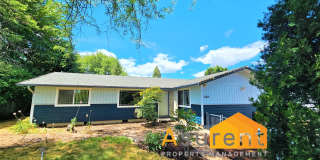 Great 3 Bedroom 2 Bathroom Home in Medford Gallery 1