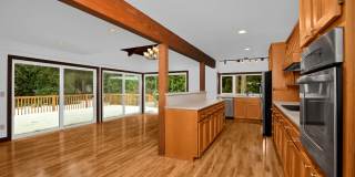 Private 4 Bedroom Retreat on 5-Acres Cottage Lake Gallery 13