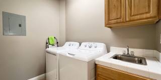 CHARMING FURNISHED 3BD/2BA CONDO W/ 2-CAR GARAGE! NEW FLOORING! Gallery 18