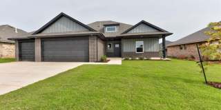 Beautiful! 4-Bed Home in Mustang Gallery 41
