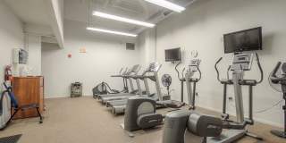 One Bedroom Unit in Wonderful Western Auto Lofts Gallery 18