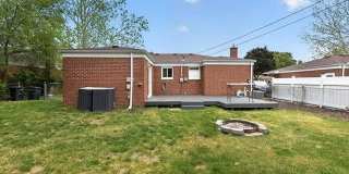 35669 Hees Street Gallery 33