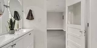 2-Bedroom 2-Bath 1930's Tudor Close to Paseo District Gallery 11