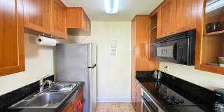Large Studio in La Jolla / UTC area Gallery 9
