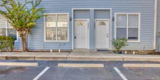 Spacious townhome in Kensington North Gallery 1