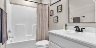 4 bedroom 2.5 bathroom home close to beaches, shopping, and Marine Corps Bases. Gallery 30