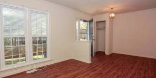 Fantastic 3br End-Unit Town Home in highly sought Silver Spring Neighborhood - Ready mid-June Gallery 4