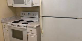 Desirable 2BR Townhome Near Downtown Hickory — Utilities Included Gallery 1