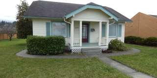 1022 Caroline - Centrally Located Remodeled Cottage Gallery 1