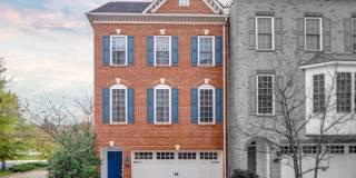 Beautiful End-Unit 3 Bedroom, 2 Full Bath, 2 Half Bath Townhome Gallery 1
