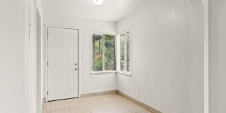 Recently Remodeled 1 Bedroom Duplex Unit Looking for a new tenant! Gallery 5